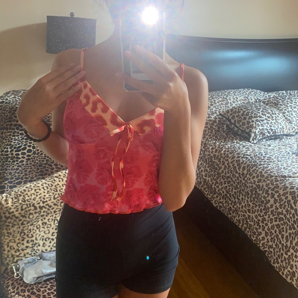 hot pink sexy top🌺 - Picture 3 of 4